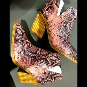 EUC - Vince Camuto Gigietta Boot